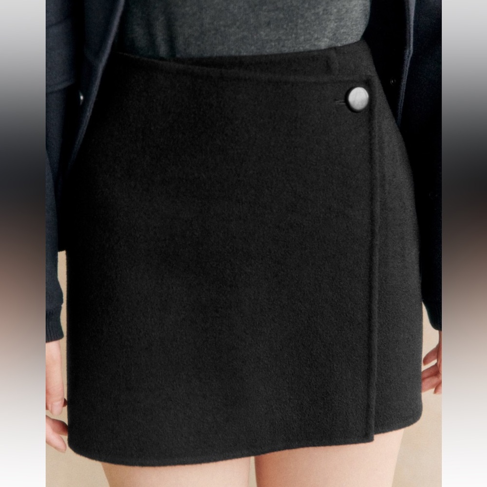 Sezane Laure skirt. New with tags. Never worn.